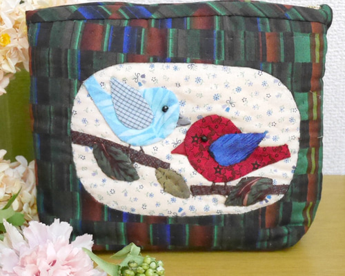 チュンチュン♪小鳥が可愛いパッチワークキルトのポーチ ポーチ まさ
