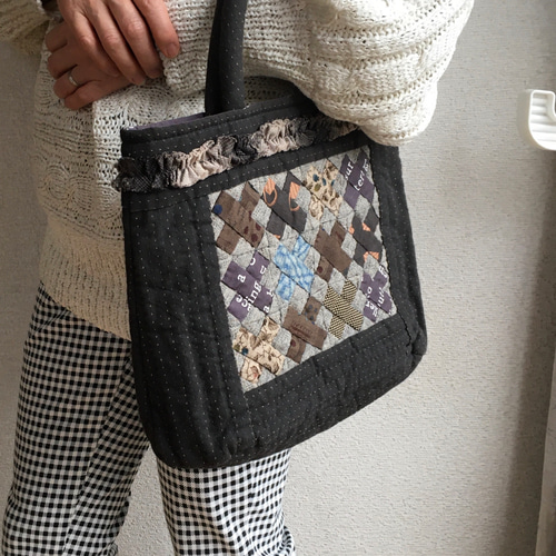 価格見直し・クロスのモチーフとフリルが可愛いパッチワークキルトの