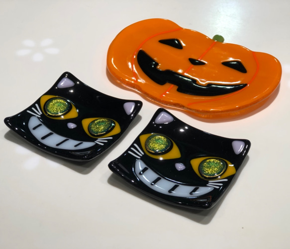 【眉間にしわ 様　オーダー品】ハロウィンのお皿　3点 1枚目の画像