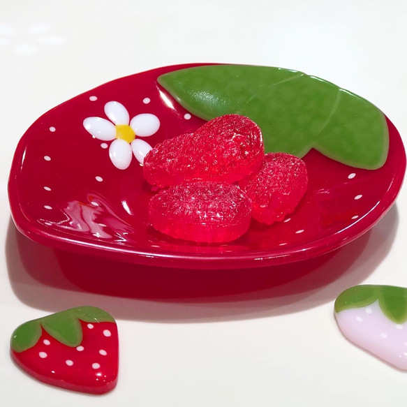 【再販】可愛いイチゴのお皿 2枚目の画像