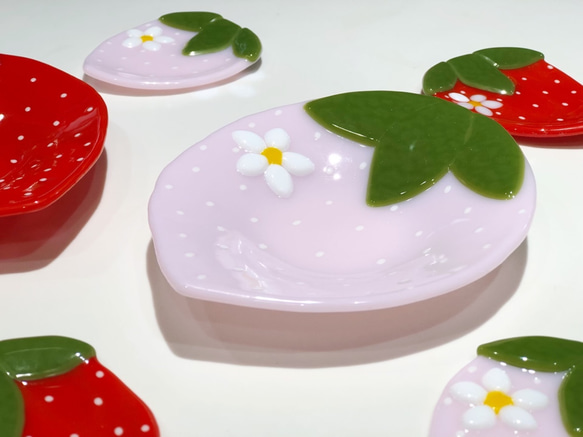 可愛いイチゴのお皿（赤、ピンク） 2枚目の画像