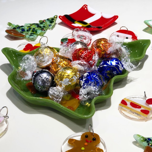 仲良しサンタさんとトナカイさんのお皿 中皿 petit chou chou 通販