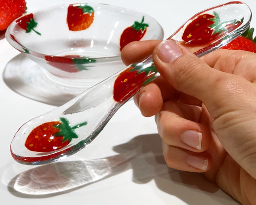 イチゴの水彩画 スプーン付き イチゴの水彩画 スプーン付き イチゴの水彩画 スプーン付き