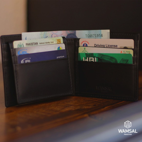 牛革二つ折り財布 (ウォレット) 9枚のカードと１枚IDカードポケット 黒 ブラック 2枚目の画像