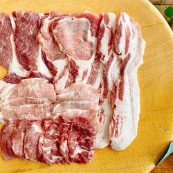 【小江戸黒豚】希少部位の食べくらべセット！ロース・肩ロース・バラ・豚トロ・カシラ（500ｇ）5㎜スライス・焼肉用 1枚目の画像