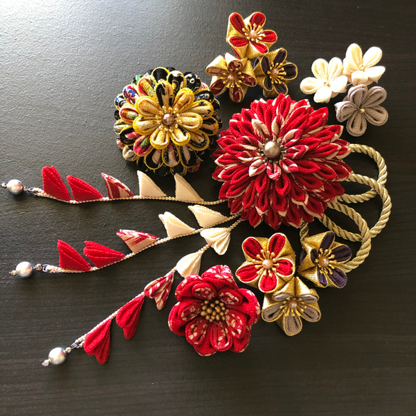 つまみ細工髪飾り成人式（和柄、濃い赤）一越ちりめん コーム