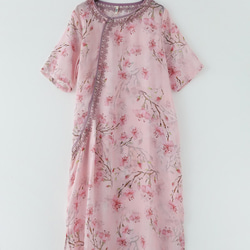 ■刺繍を入れたピンクのリネンワンピース 美しい花柄ラミーリネン 9枚目の画像