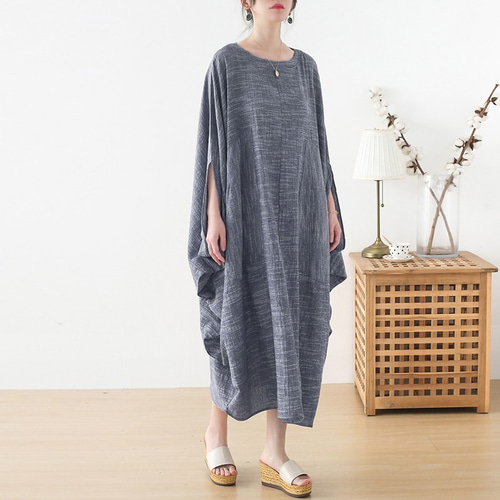 綺麗な落ち感のオーバーサイズ ポンチョ風ワンピ―ス ネイビー