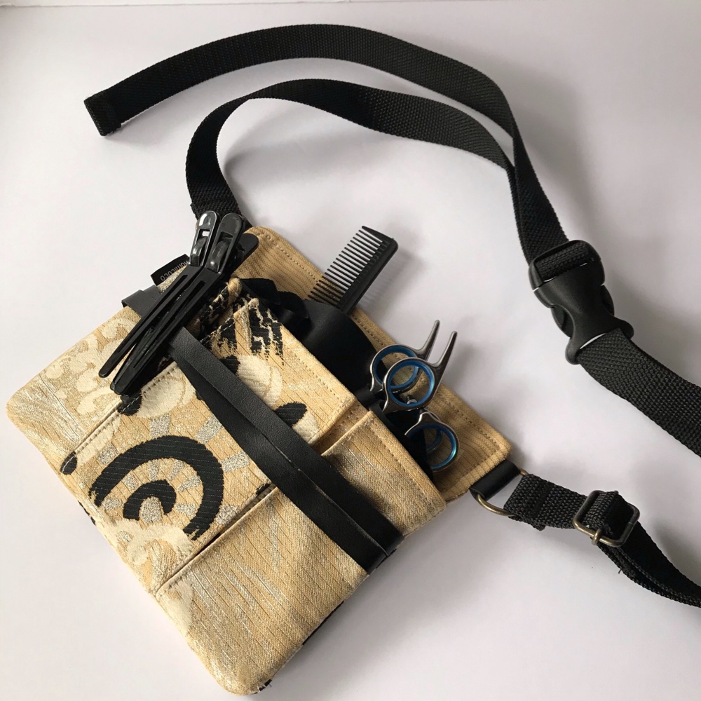 ✨帯リメイク　黒革＆帯コラボ　シザーケース　水車模様　ベージュ　黒