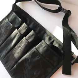 ✨帯リメイク　　ヘアメイクスタジオバッグ　黒バッグ　織り柄　ヘアー　ウエストバッグ 4枚目の画像