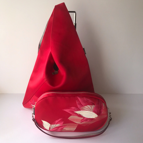 Maison Margiela ピンク赤 レザー クラッチバッグ　変形 Maison Margiela ピンク赤 レザー クラッチバッグ 変形