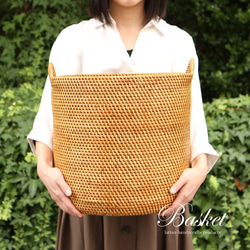 【プレゼント付き】ラタン製 手編みのシンプル大きなバスケット　ランドリーバスケット　持ち手付き　Ｒ０２ 4枚目の画像