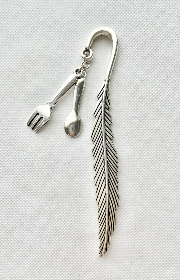 カトラリーの銀色羽デザインブックマーカー 4枚目の画像