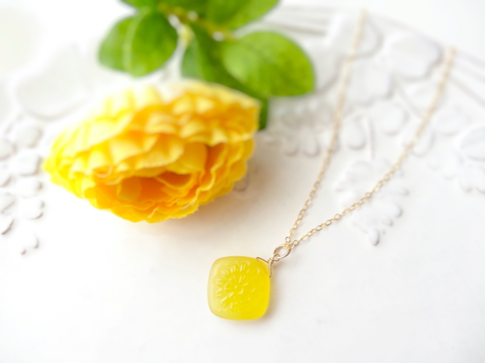 大粒イエローオニキスのたんぽぽネックレス