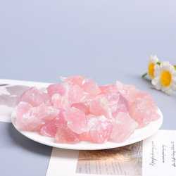 原石 自然のままのパワフルな水晶 さざれ石　ピンク色　 4-6cm  900g浄化セット フローライ 3枚目の画像