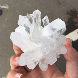 水晶ポイント原石透明度が高いヒマラヤ水晶クラスター　水晶原石 群晶　水晶の柱 クリスタル  浄化 5枚目の画像