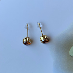 ブロンズチョコレートのシンプルラウンドピアス 6mm アクリルストーン ブラウンカラー 4枚目の画像