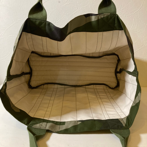 ハンドメイド スウェーデン軍 カモフラージュ ラージ トート ハンドメイド スウェーデン軍 カモフラージュ ラージ トート