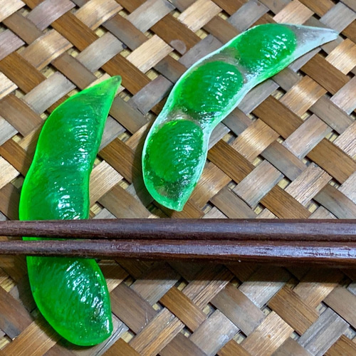緑色の豆型箸置き 楽天市場】幸せの豆箸置き GREEN : 漆器 久太郎