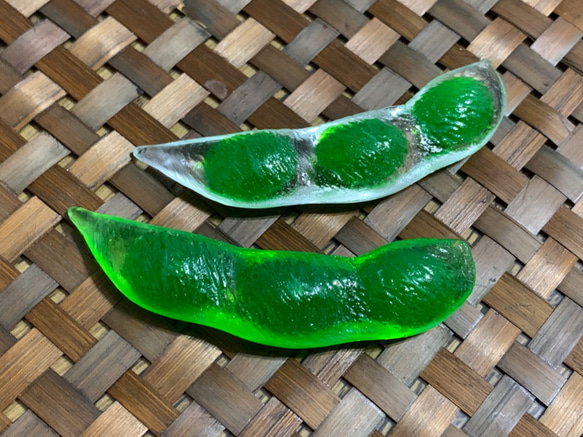緑色の豆型箸置き 夏にぴったり！枝豆形の箸置き ペア（薄いグリーンとクリアの