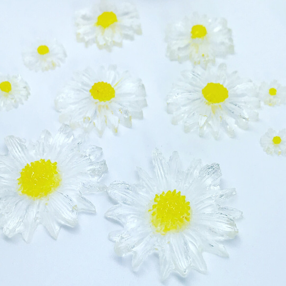 ハンドメイドのパーツ★爽やかな夏のお花 ピアスやヘアゴムの飾りとしてどうぞ 2枚目の画像