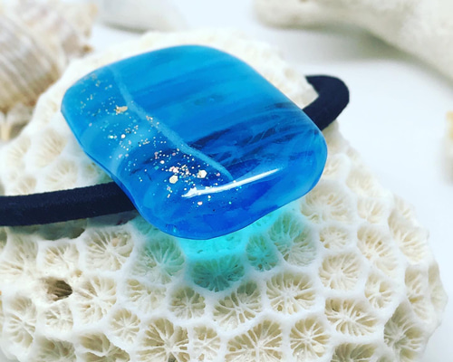 透明感あふれる海のカケラ ブルーガラスのシンプルヘアゴム 日本製ゴム