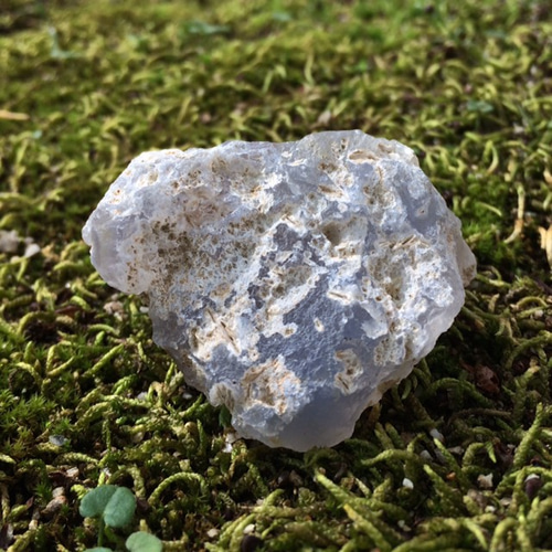 M1610☆ブルー瑪瑙原石5.8Kg☆天然石　原石 マウントエアリー ブルー アゲート 129g AG347 原石 瑪瑙 鉱物 天然石