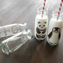 冷感ミルクボトル　牛乳スマイルグラス・丸モ高木陶器・ペアセット　ガラス瓶　ジュース瓶ペア200㏄牛乳瓶ミルク瓶　ジュース 3枚目の画像