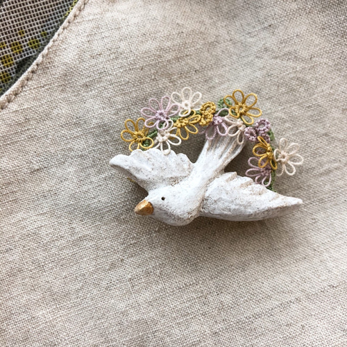 花まとう鳥ブローチ ブローチ イトツチ 通販 11840931｜Creema
