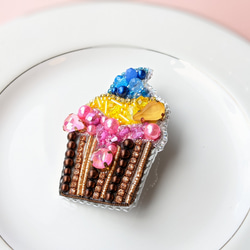 【受注製作】CUPCAKE brooch　カップケーキの３色ブローチ 4枚目の画像