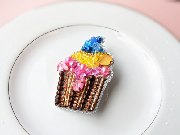 【受注製作】CUPCAKE brooch　カップケーキの３色ブローチ 4枚目の画像