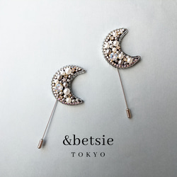 【受注製作】CRESCENT brooch キラキラ三日月ブローチ 1枚目の画像