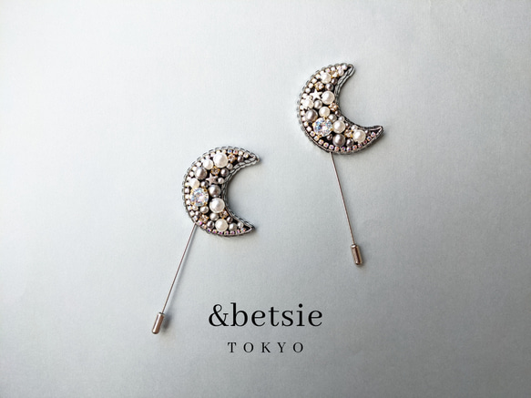 【受注製作】CRESCENT brooch キラキラ三日月ブローチ 1枚目の画像