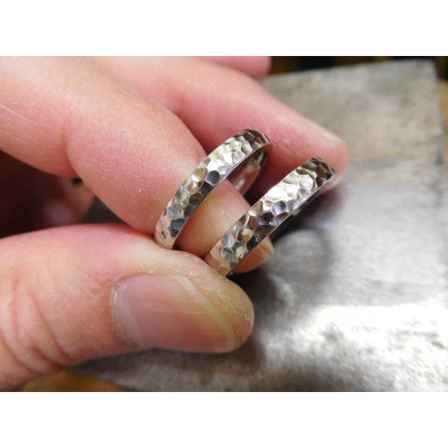 鍛造 結婚指輪 プラチナ pt900 槌目 甲丸 リング 鏡面 男性3.5mm 女性3mm