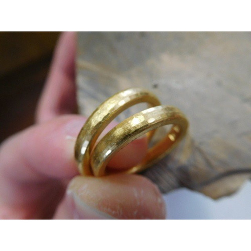 鍛造 結婚指輪 純金 24金 k24 シンプル 槌目 甲丸 リング 幅3mm