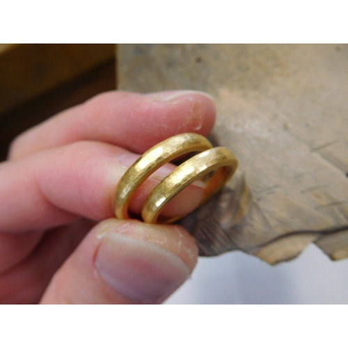 鍛造 結婚指輪 純金 24金 k24 シンプル 槌目 甲丸 リング 幅3mm