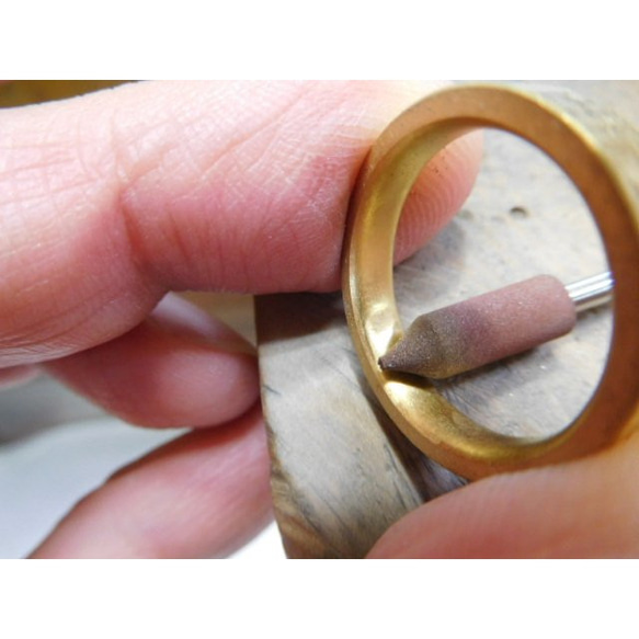 鍛造 結婚指輪 純金 24金 k24 槌目 平打ち リング 幅4mm マット つや消し 槌目模様 5枚目の画像