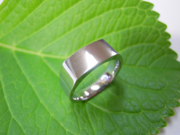 鍛造 結婚指輪 プラチナ pt900 印台リング 幅7mm 横長角の印台 カレッジリング 鏡面 2枚目の画像
