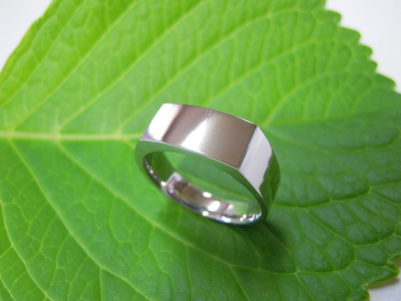 鍛造 結婚指輪 プラチナ pt900 印台リング 幅7mm 横長角の印台 カレッジリング 鏡面 4枚目の画像