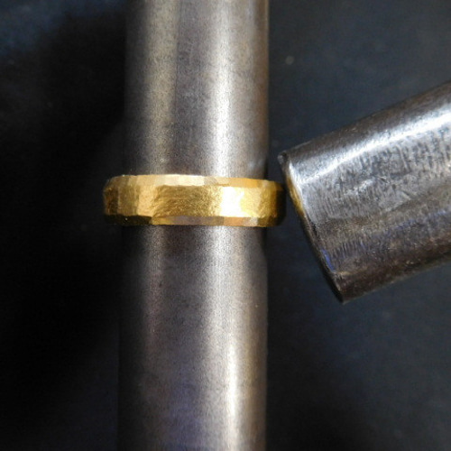 鍛造 結婚指輪 純金 24金 k24 槌目 甲丸 リング 太め 幅5mm
