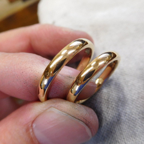 鍛造 結婚指輪 純金 k24 24金 シンプル 甲丸 リング 幅3mm 鏡面仕上げ