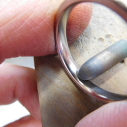 鍛造 結婚指輪 プラチナ1000 純金 純プラチナ k24 槌目 甲丸 リング 幅3mm マット 5枚目の画像