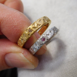 鍛造 結婚指輪 プラチナ1000 純金 純プラチナ k24 桜 槌目 平打ち リング 幅3.5mm 3枚目の画像
