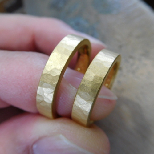 鍛造 結婚指輪 純金 24金 k24 槌目 つちめ 平打ち リング 幅4mm