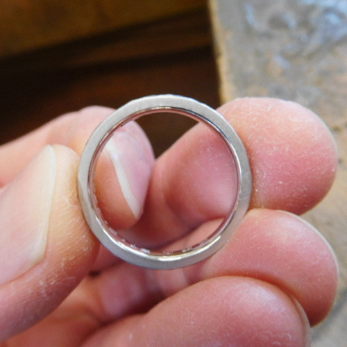 鍛造 結婚指輪 プラチナ1000 純プラチナ プラチナ999 槌目 甲丸 リング