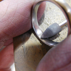 鍛造 結婚指輪 プラチナ1000 純プラチナ プラチナ999 甲丸 リング 幅3mm 光沢 荒仕上げ 5枚目の画像