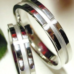 鍛造 結婚指輪 プラチナ pt900 幅3.5mm 十字架 クロスデザイン マットラインが綺麗 3枚目の画像