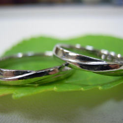 鍛造 結婚指輪 プラチナ pt900 幅3mm 光沢 スタイリッシュな三角フォルムのデザイン 10枚目の画像