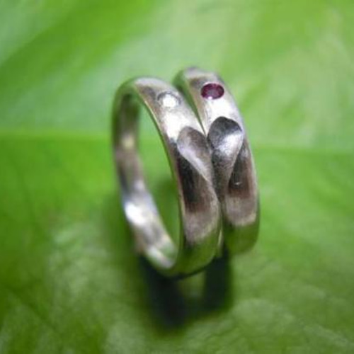 鍛造 結婚指輪 プラチナ pt900 彫金の荒仕上げ 甲丸 リング 幅3mm 