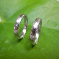 鍛造 結婚指輪 プラチナ pt900 シンプル 甲丸 リング 幅2.8mm 彫金の荒仕上げ 2枚目の画像